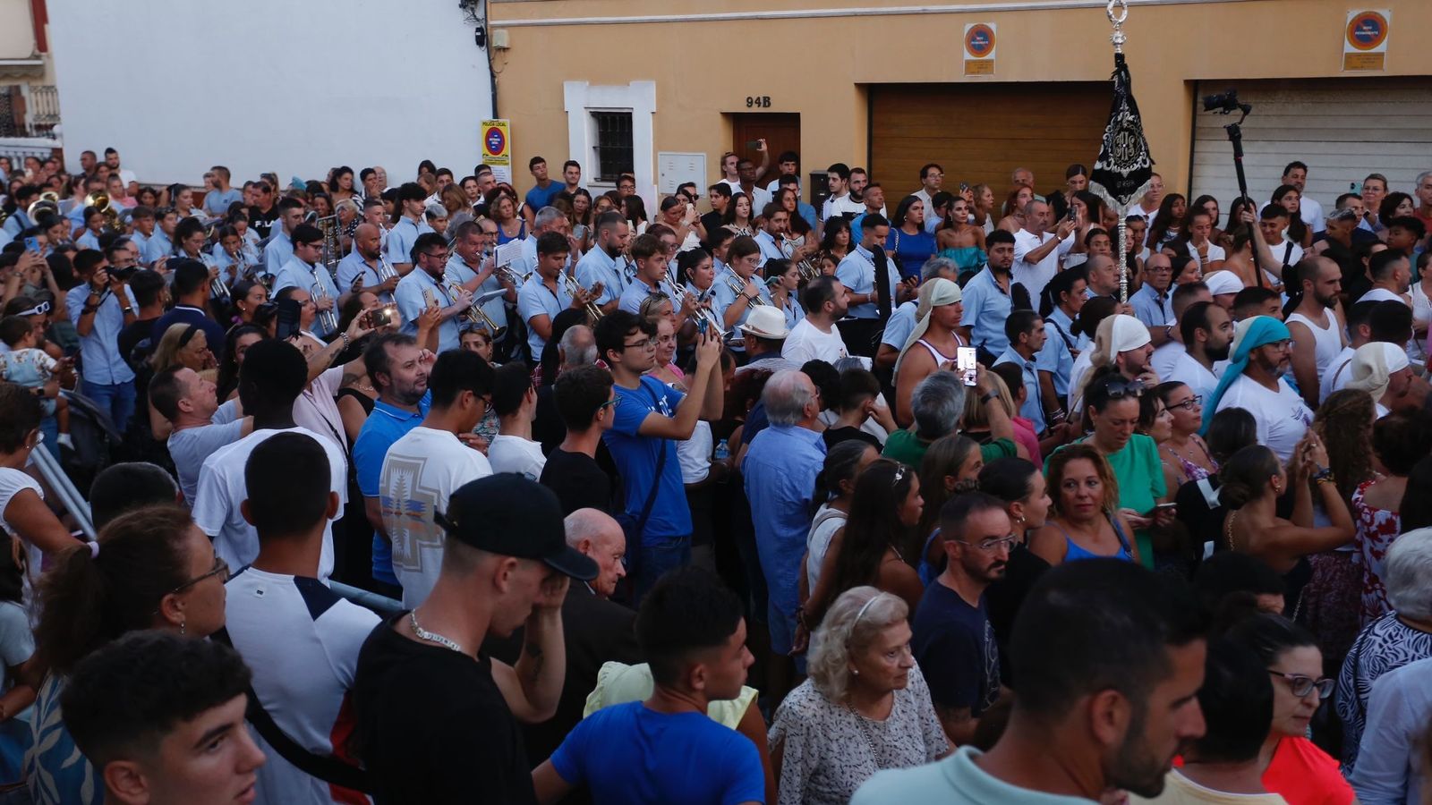 Miles de linenses asistieron a la procesión.