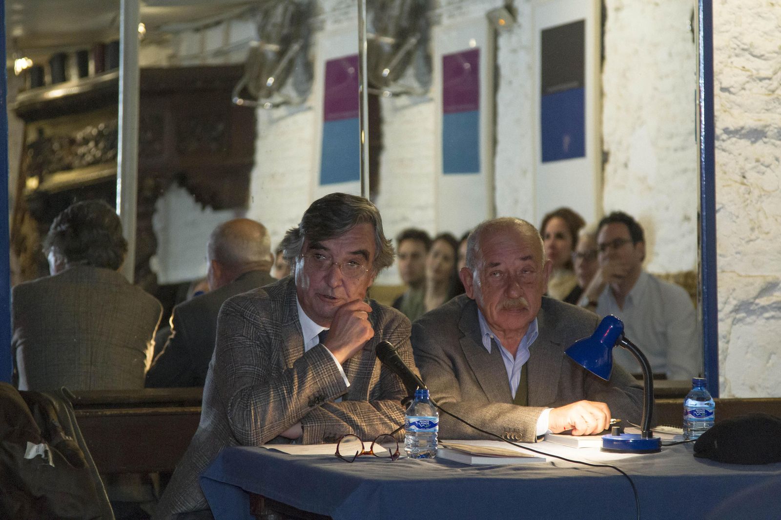 Arsenio Moreno -izquierda- y Antonio Zoido, ayer en La Carbonería (entrada por Céspedes).