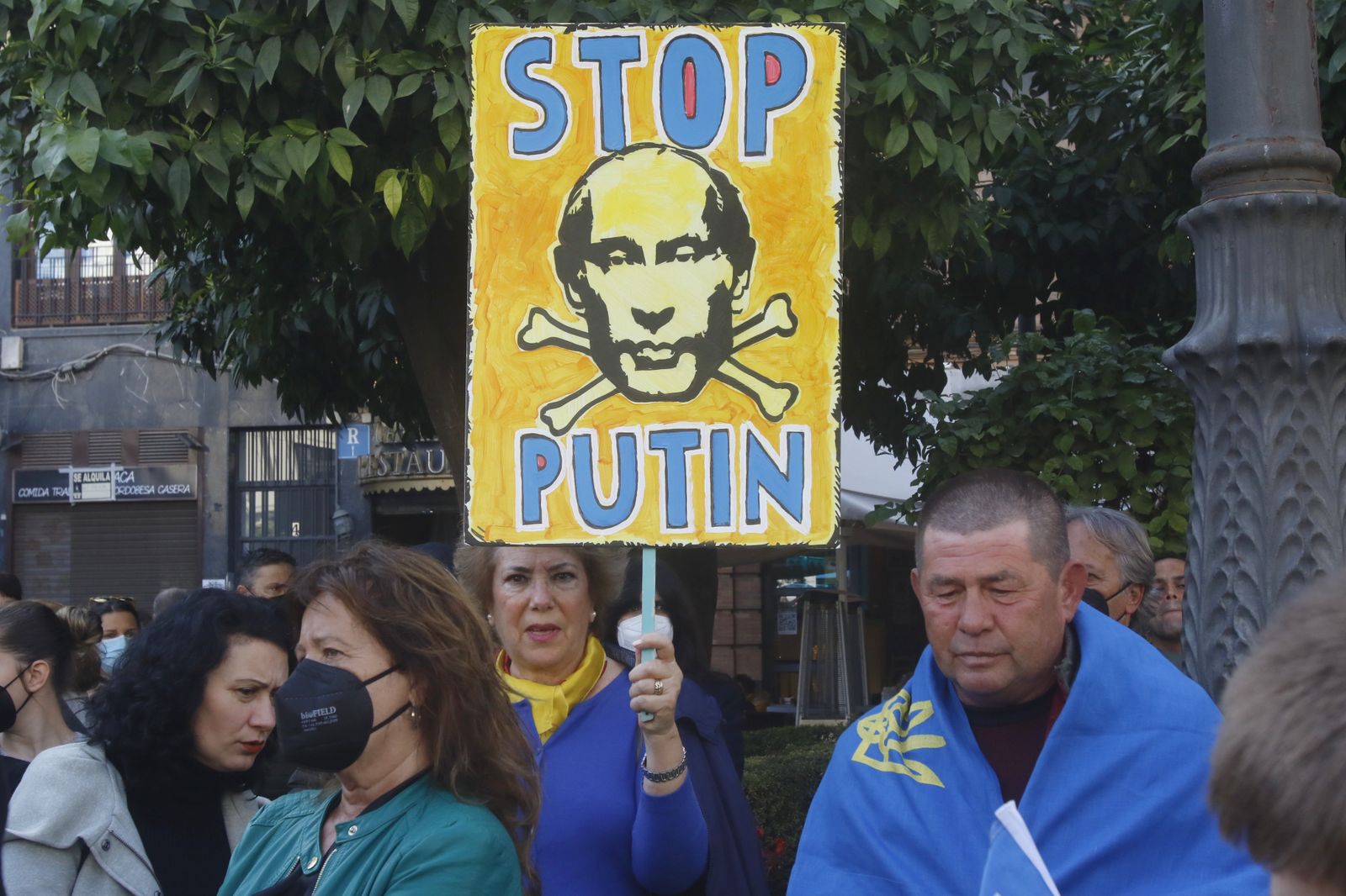 La concentración contra la guerra en Ucrania en Córdoba, en imágenes