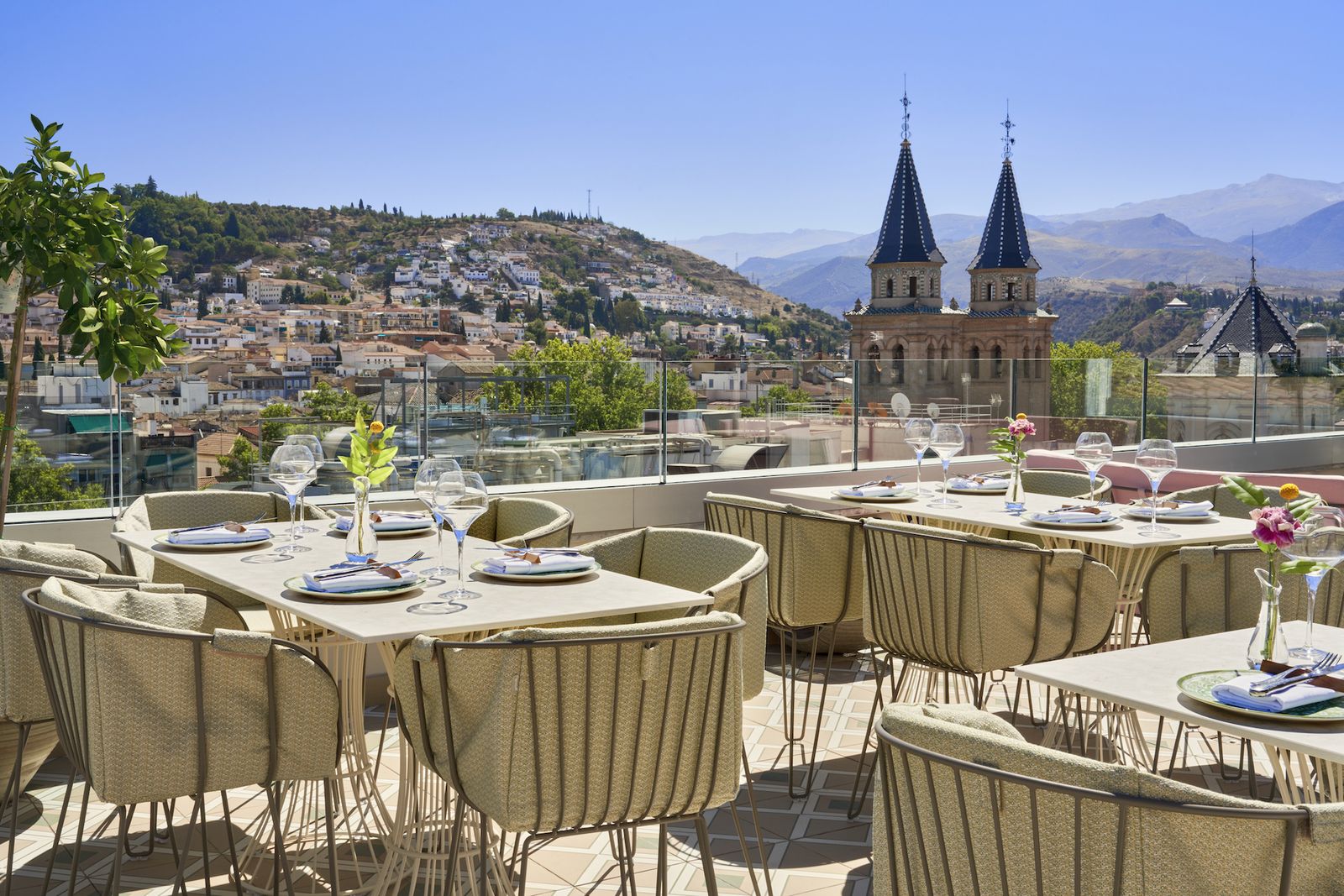 Vive dos días de ensueño con vistas a la Alhambra en este fantástico hotel