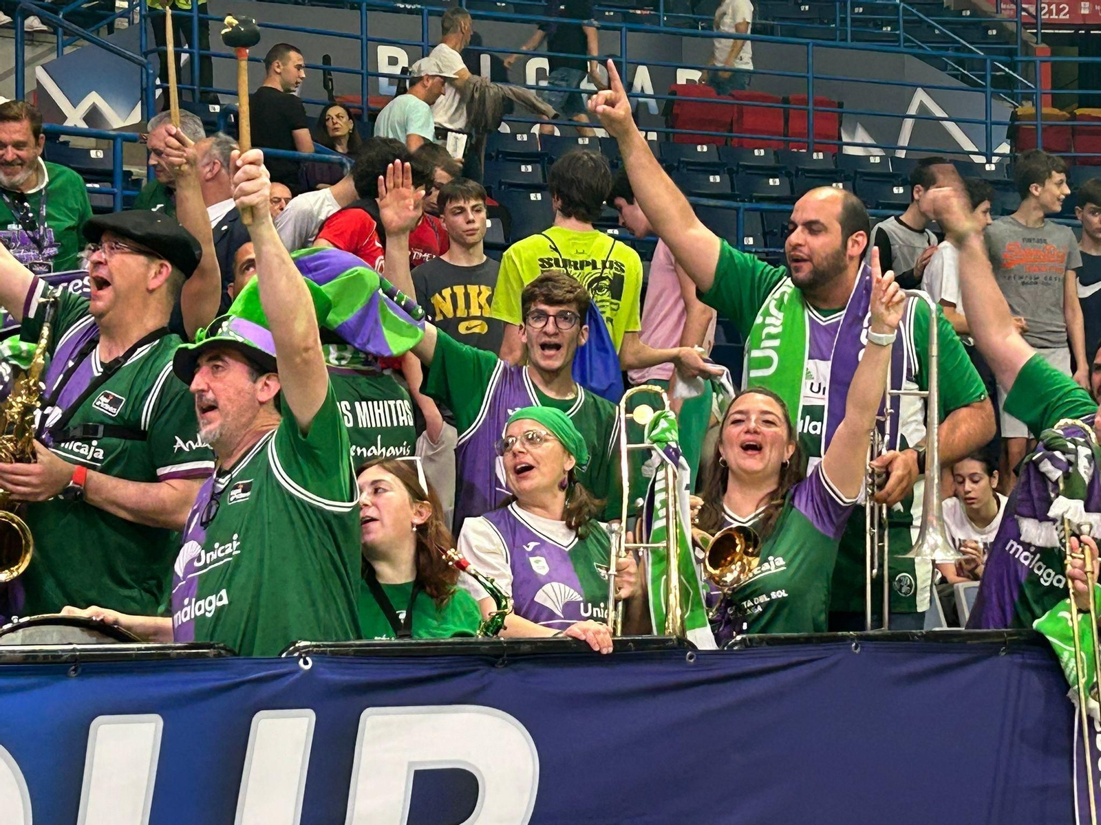 Búscate en las gradas en el Lenovo Tenerife - Unicaja de la final de la BCL