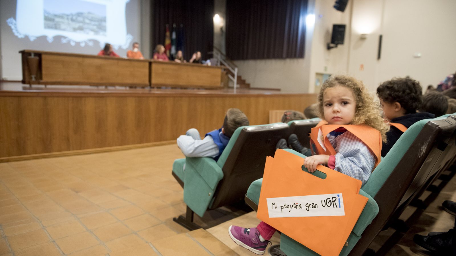El Aula Magna de Filosofía y Letras acogió el encuentro de los pequeños.