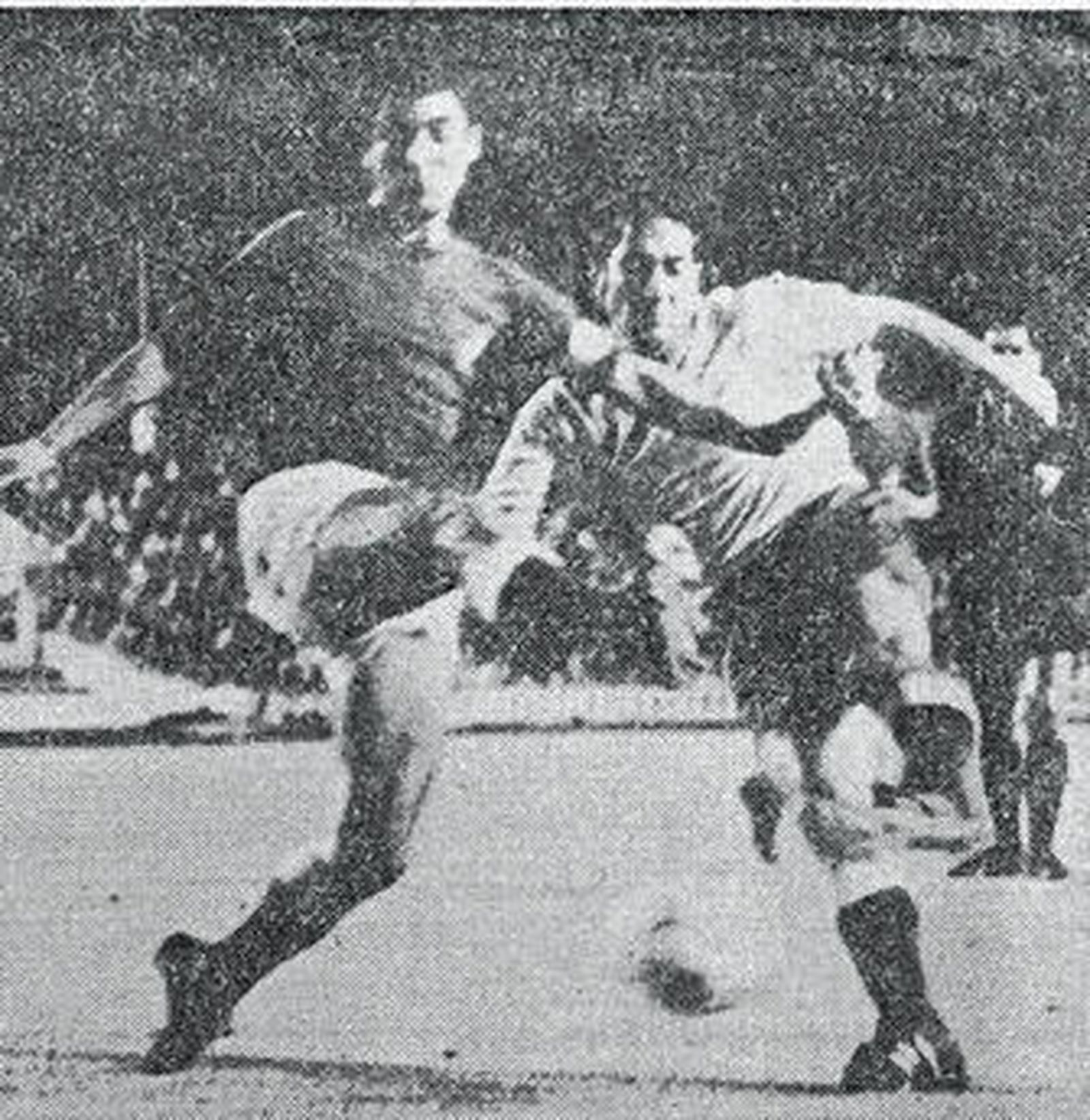 Machicha marcó con este disparo el único gol de la primera victoria amarilla, en septiembre de 1971.