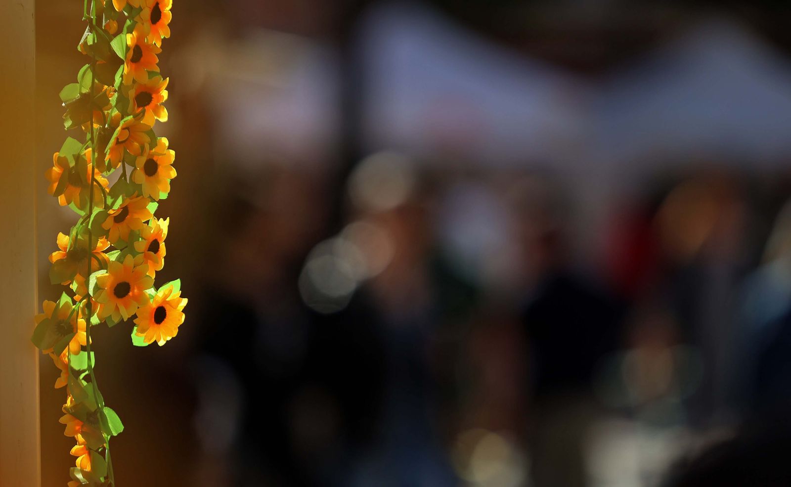 El mercadillo hippie de la Fiesta de la Primavera de La Línea, en imágenes