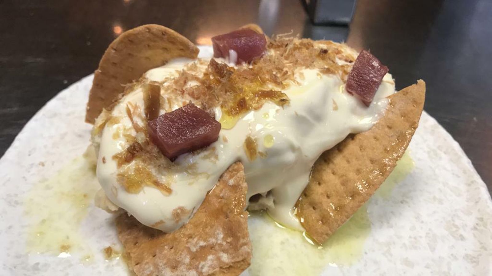 Ensaladilla de atún rojo de almadraba y mojama, elaborada para el Día Mundial de la Ensaladilla, en La Azotea.