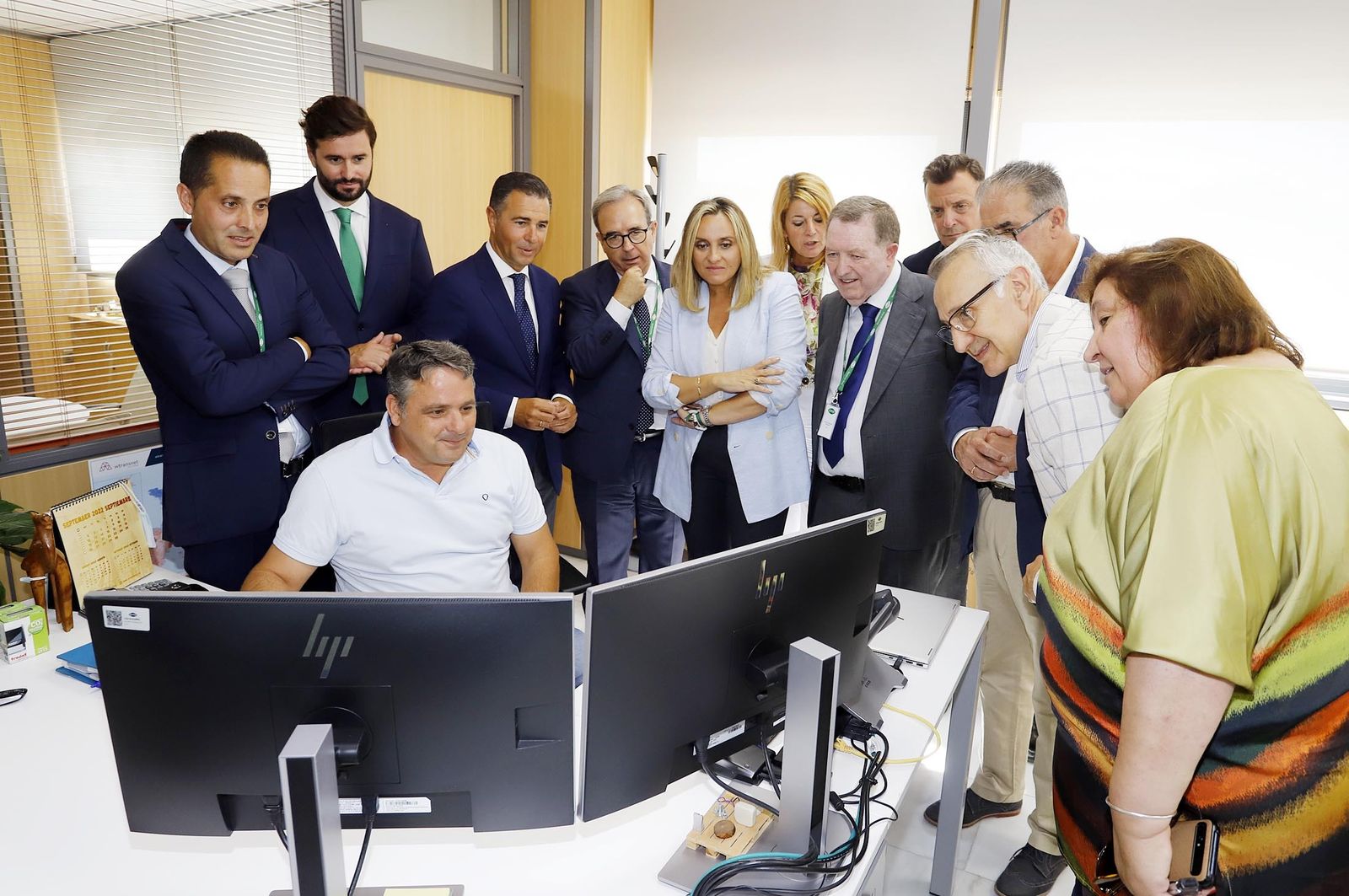Imágenes de la visita de la consejera Marifrán Carazo a la empresa GTO en Niebla