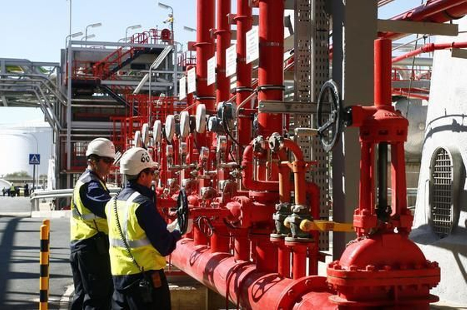 El rey Juan Carlos inaugura la ampliación de la refinería de Cepsa La Rábida. / Alberto Domínguez