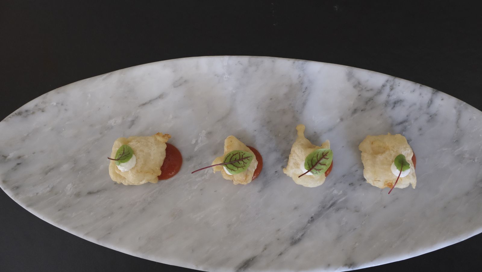 4. Pavías de bacalao con ajoblanco y mermelada de tomate