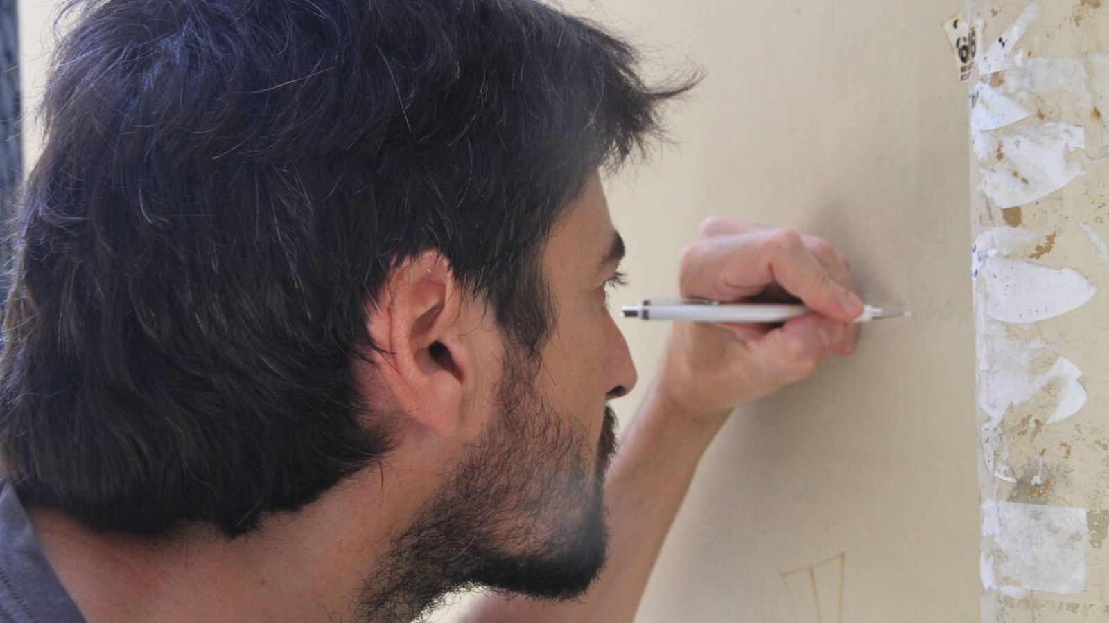 Miguel  Galadí realizando una de sus creaciones.