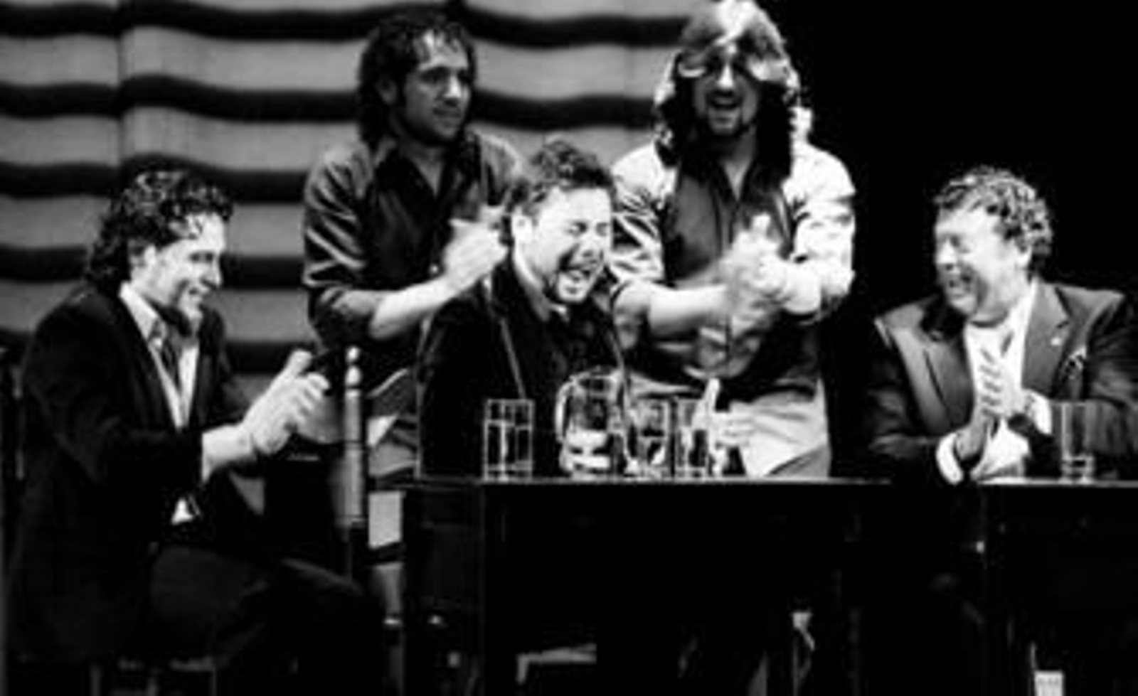 Miguel Poveda comparte mesa y compás con El Zambo, Carlos Grilo, Andrés Peña y Cantarote, el viernes noche en el Villamarta'.