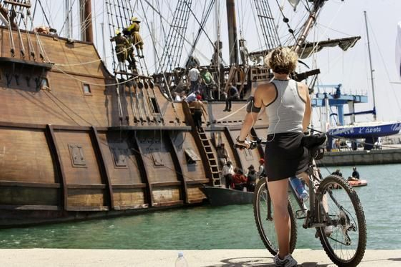 El rodaje del anuncio que el oscarizado Tom Hooper prepara para la marca de ron Capitán Morgan vuelve a Puerto Sherry. 

Foto: Fito Carreto