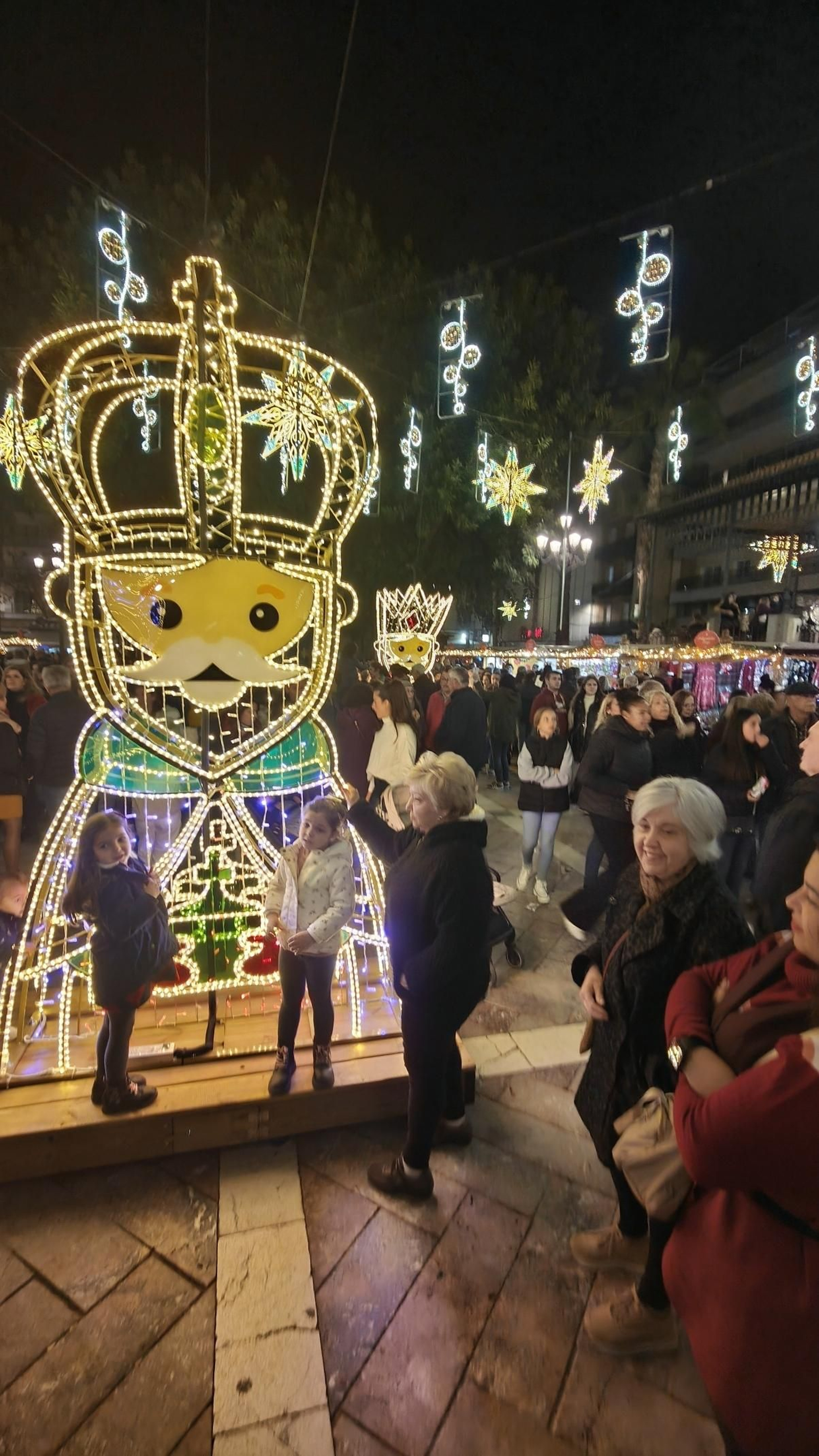 Imágenes del alumbrado navideño en las calles de Huelva