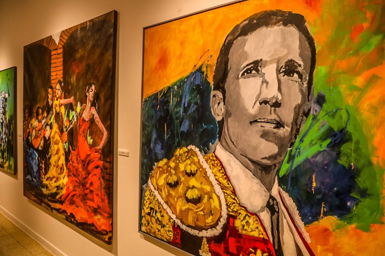 Algunas de las pinturas que pueden verse en la exposición.