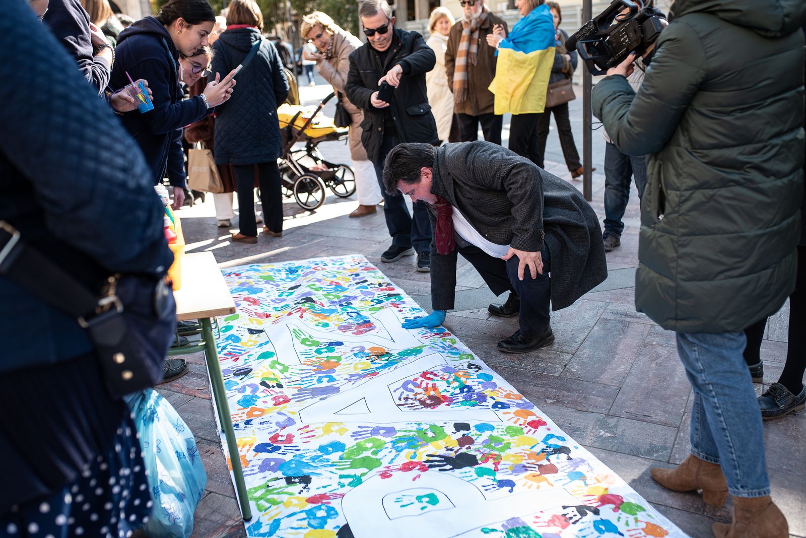 Imágenes de la lectura del manifiesto por la paz de los alumnos del Colegio María Inmaculada
