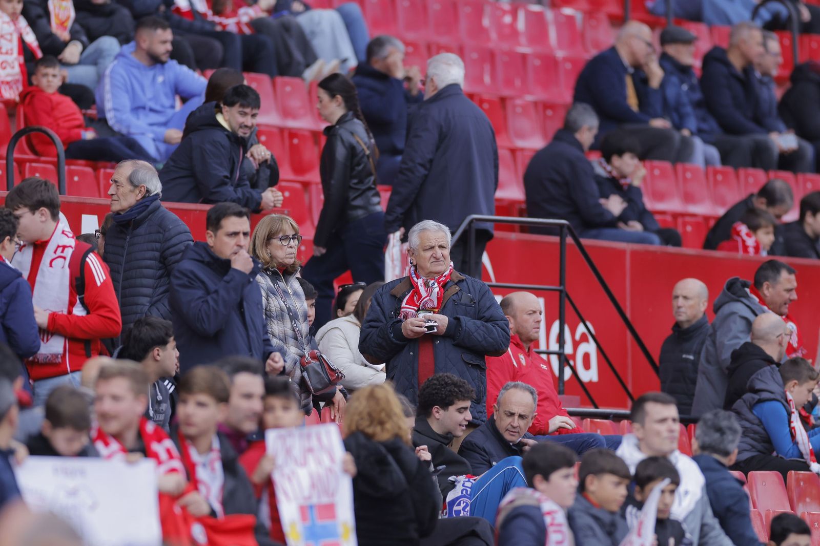 Búscate en las fotos del Sevilla - Girona
