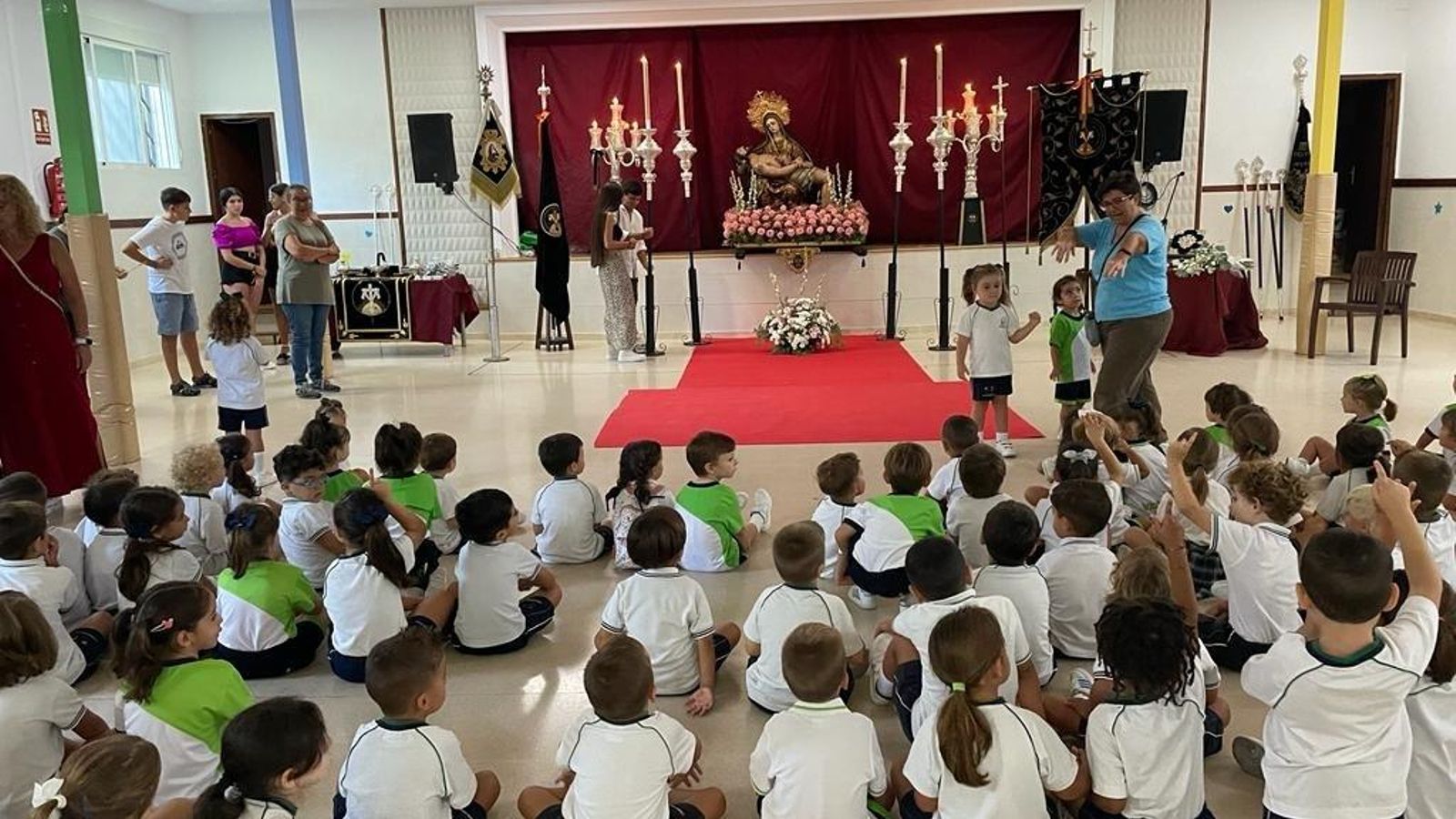 Visita del Caminito al colegio de Las Carmelitas. Visita del Caminito al colegio de Las Carmelitas.