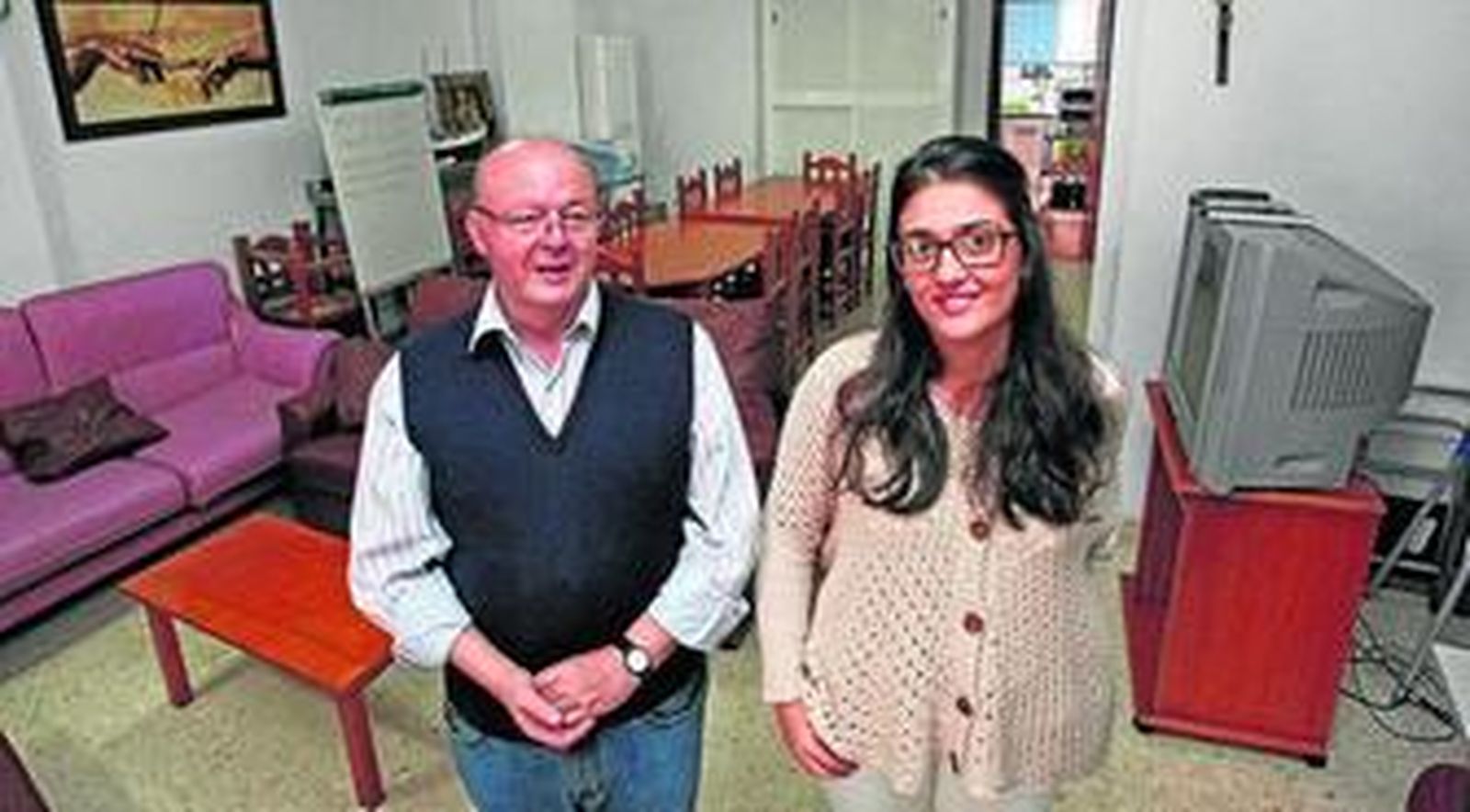 El presidente de Cáritas La Línea, José Luis Mérida , y la directora de Hogar Betania, Begoña  Arana.