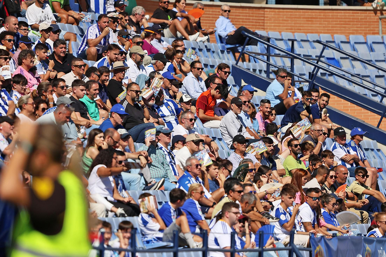 Ambiente en las gradas del Nuevo Colombino.