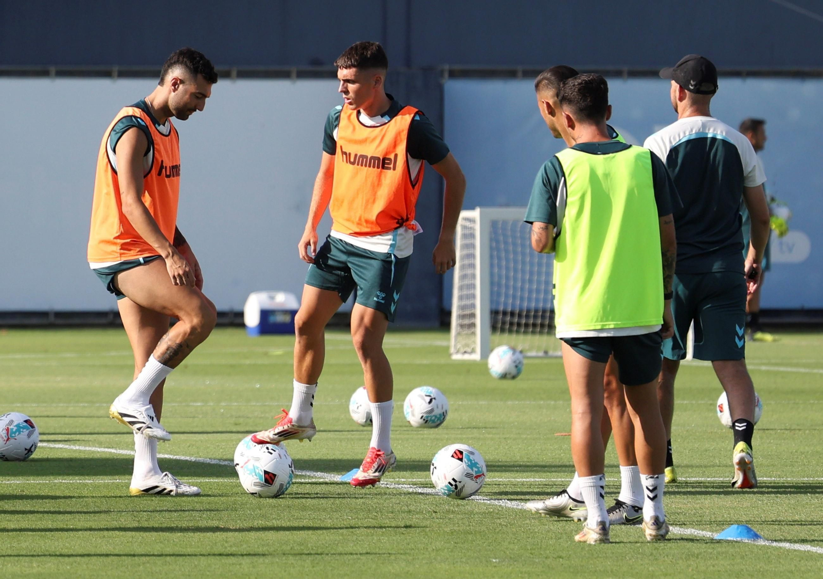 Eneko Jauregi se ejercita en su primer día como jugador del Málaga CF