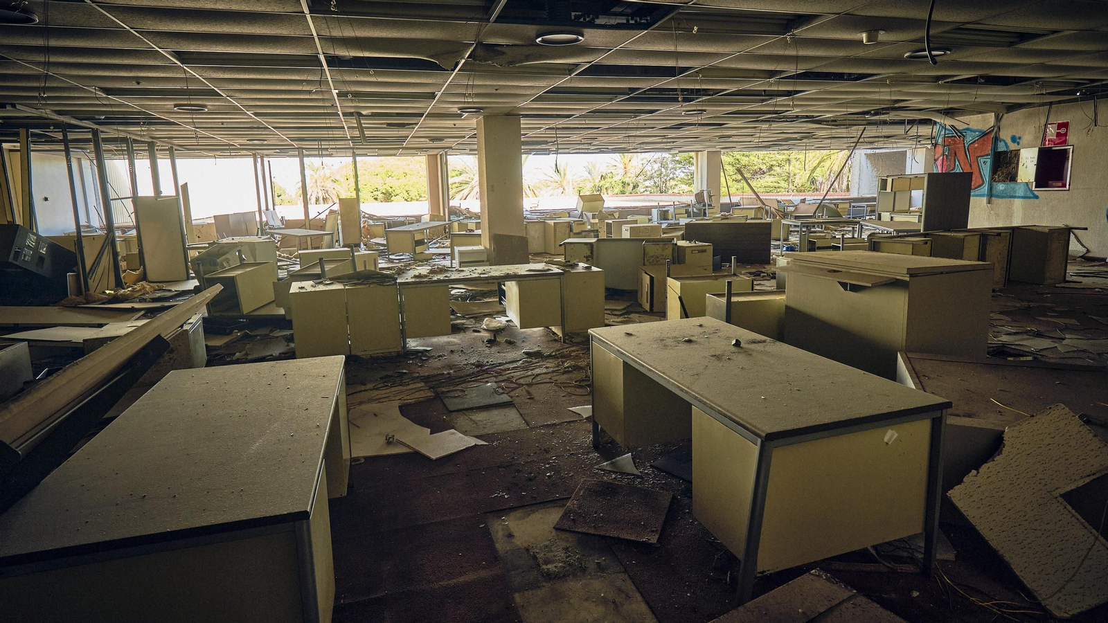 Derribo de la antigua factoría de Delphi.