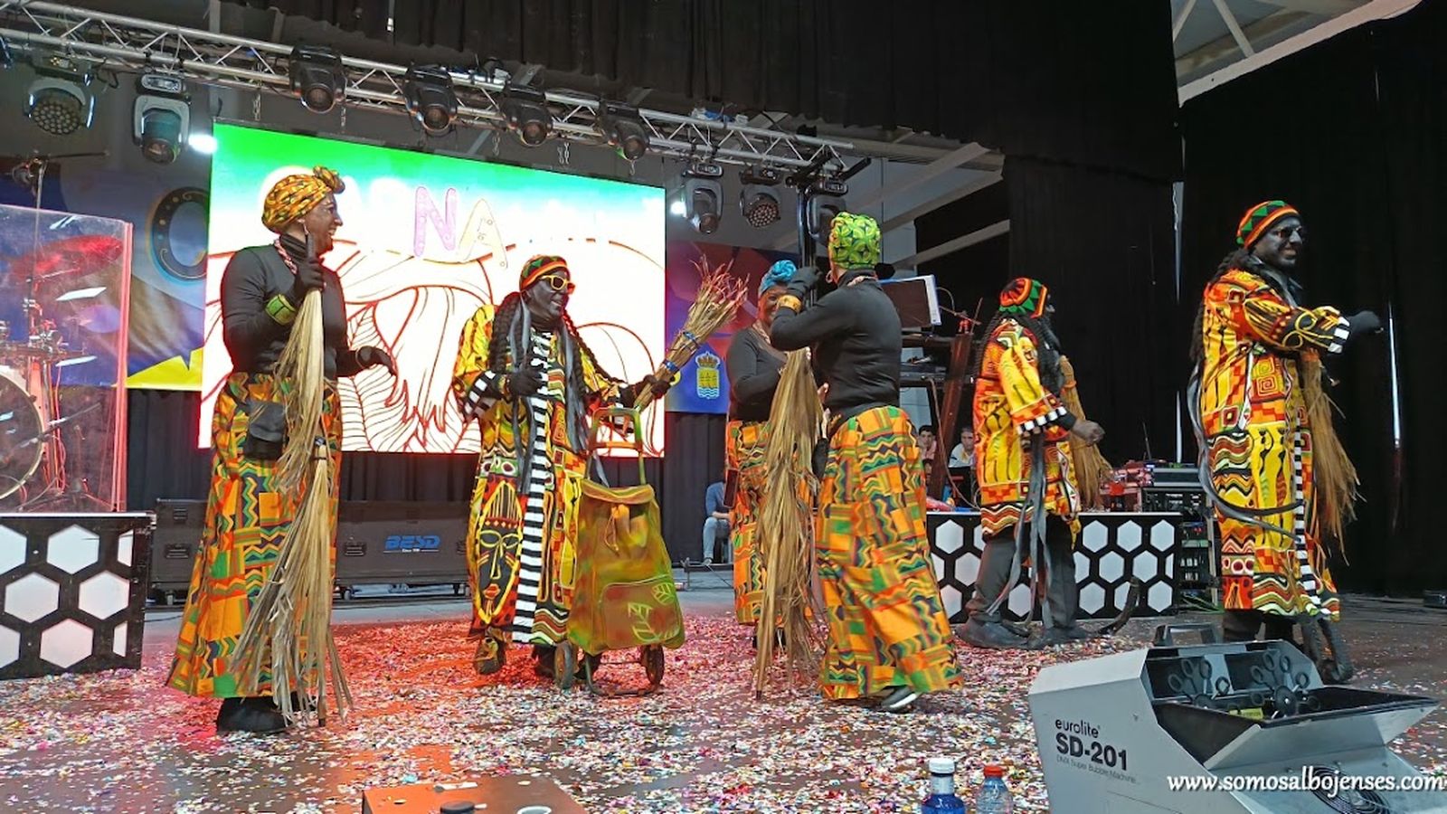 Marta no logra apagar la llama del Carnaval en Albox que llenó de magia el Centro de Agua y Salud