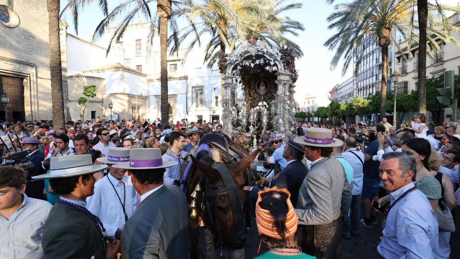 El Simpecado de Jerez, a su vuelta a Santo Domingo.