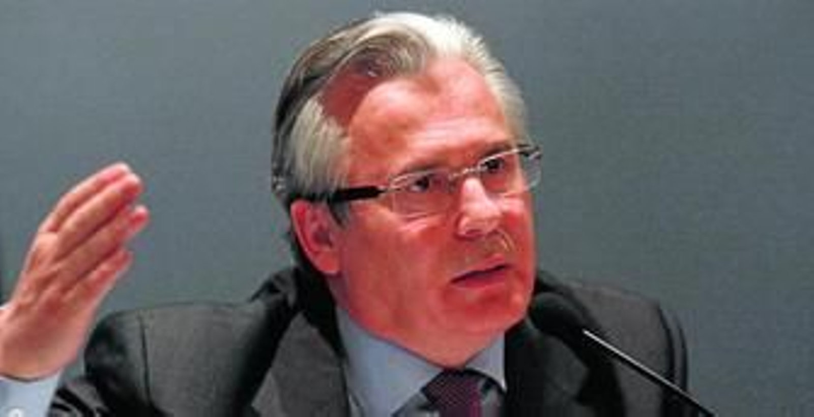 Baltasar Garzón, ayer durante su conferencia en el Ateneo de Málaga.