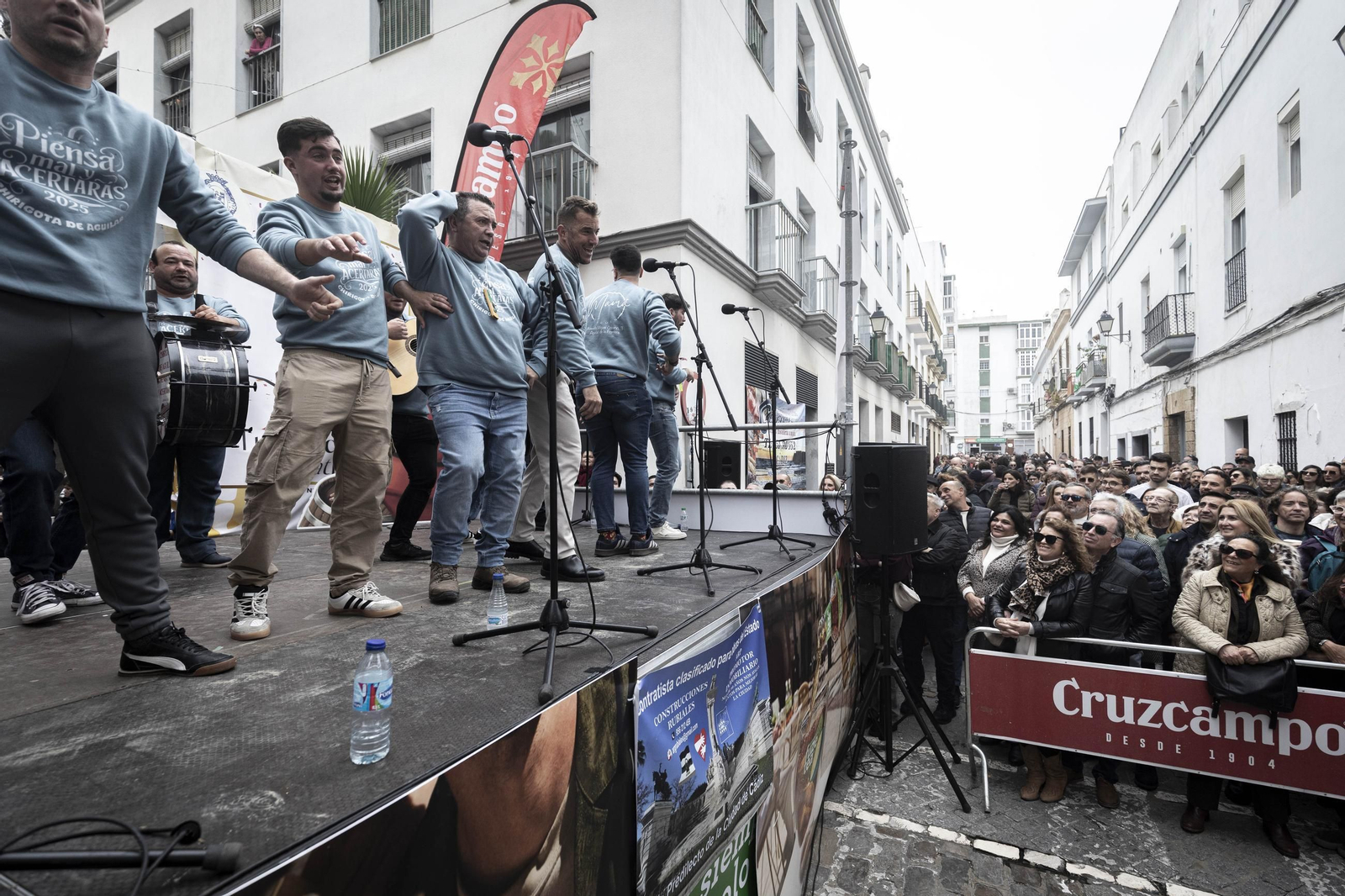 Las imágenes de la Erizada popular del Carnaval de Cádiz 2025