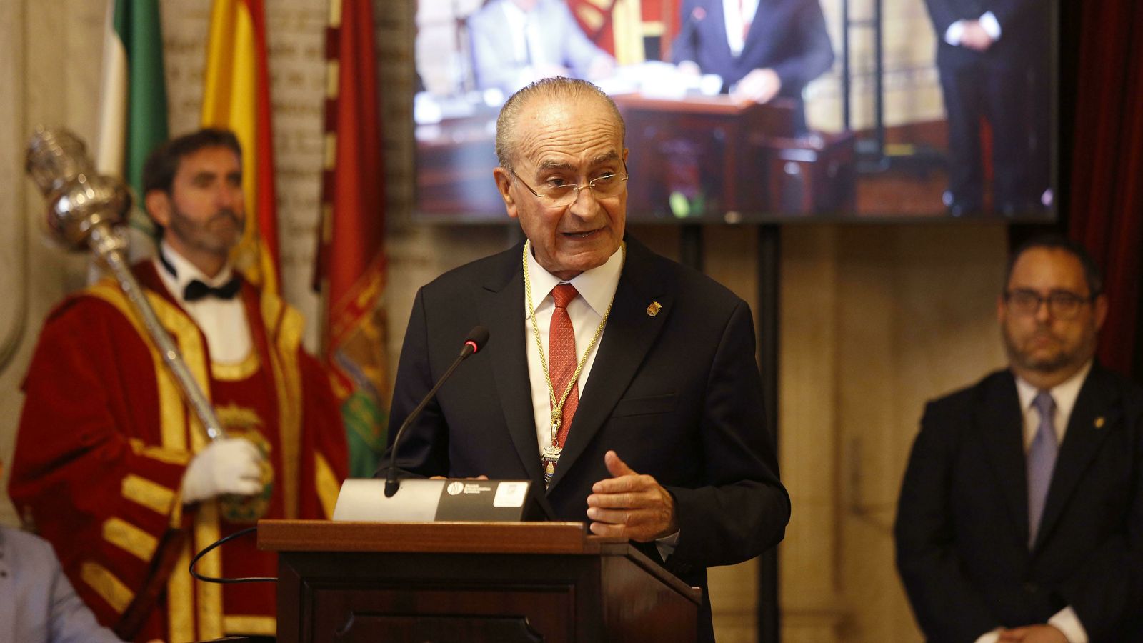 Comparecencia de De la Torre durante el Pleno.