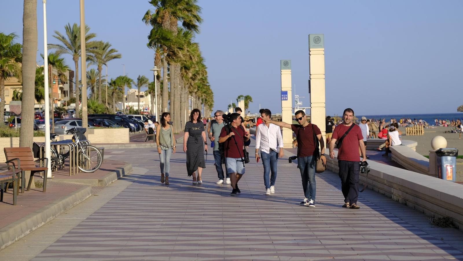 Imágenes de las hogueras de la Noche de San Juan en Almería capital