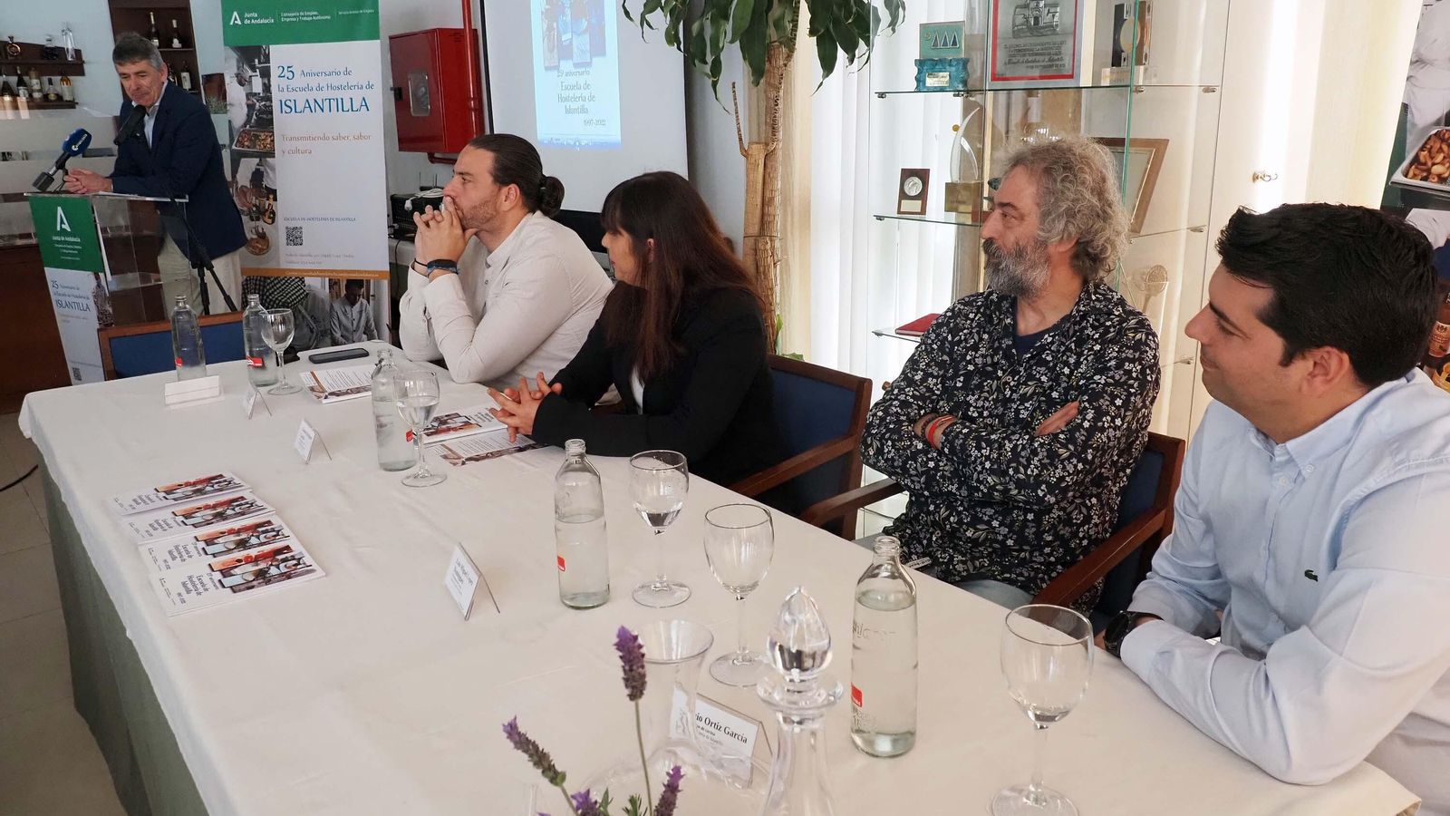 Presentación del recetario por el 25 Aniversario de la Escuela