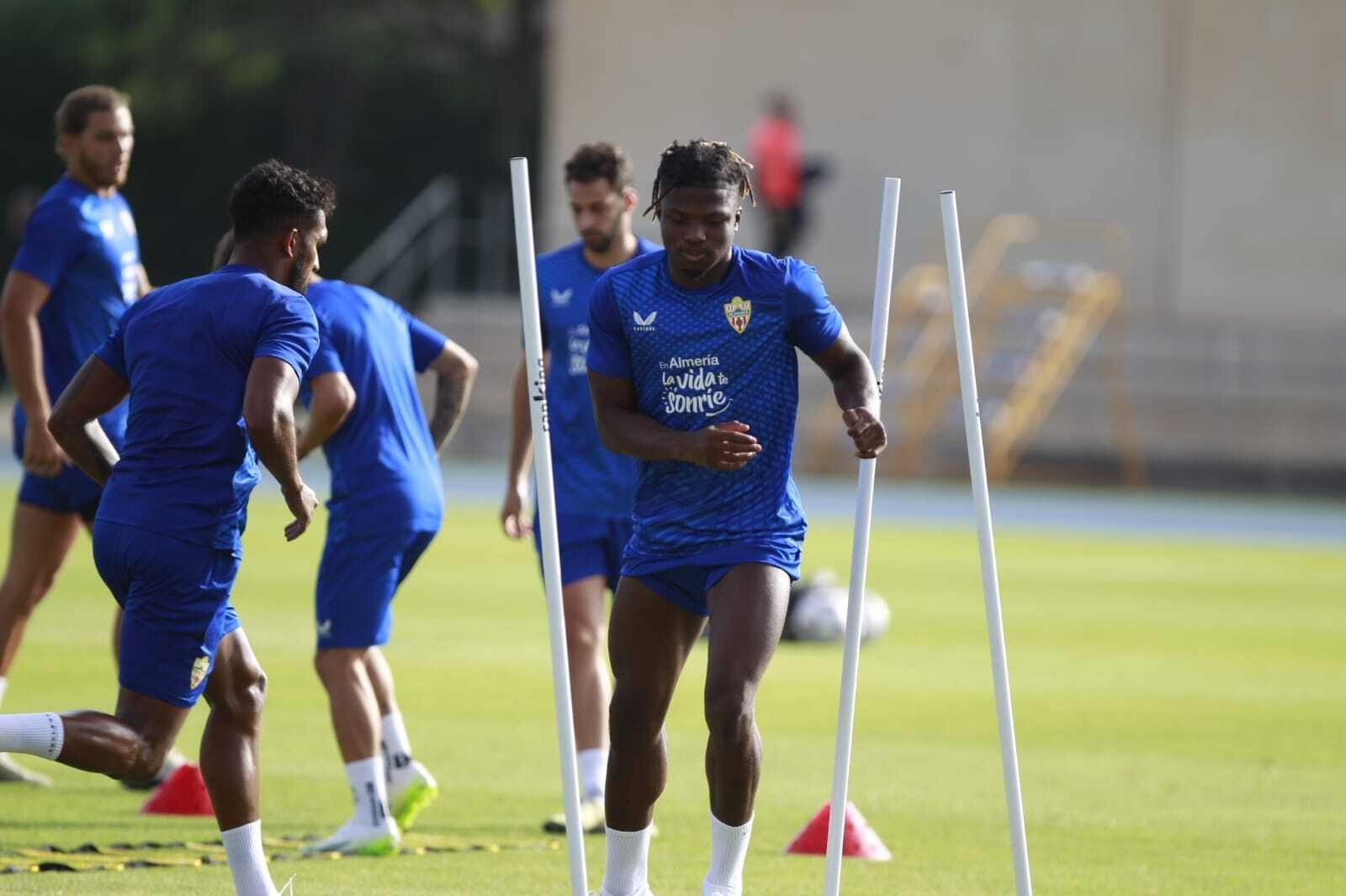 El Bilal durante un ejercicio en su regreso a los entrenamientos tras las vacaciones.