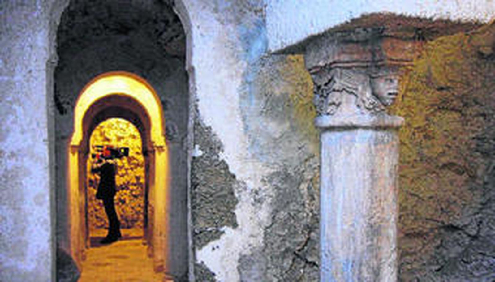 Miguel Rodríguez-Acosta presentó ayer la restauración de los pasadizos junto al concejal de Cultura, Juan García Montero, y el presidente de la Fundación Cruzcampo,  Julio Cuesta, que coincidieron en resaltar la vocación 'humanista' de la fundación.