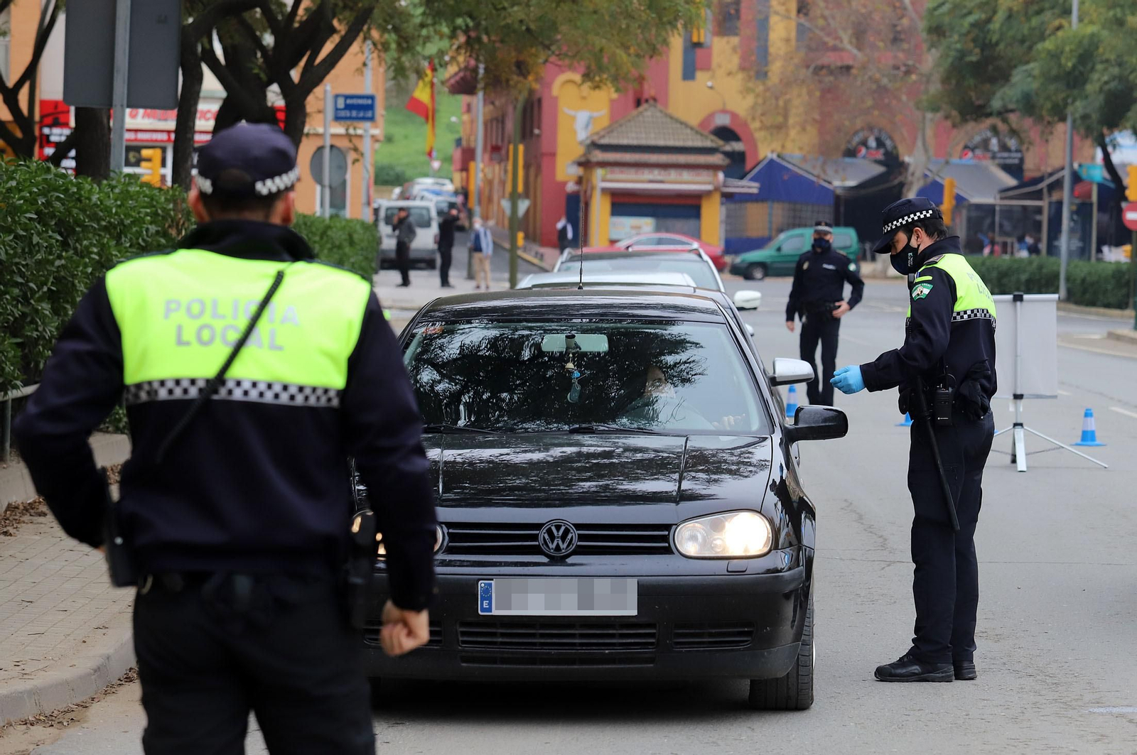 Imágenes del control de la Policía Local en la avenida Costa de la Luz