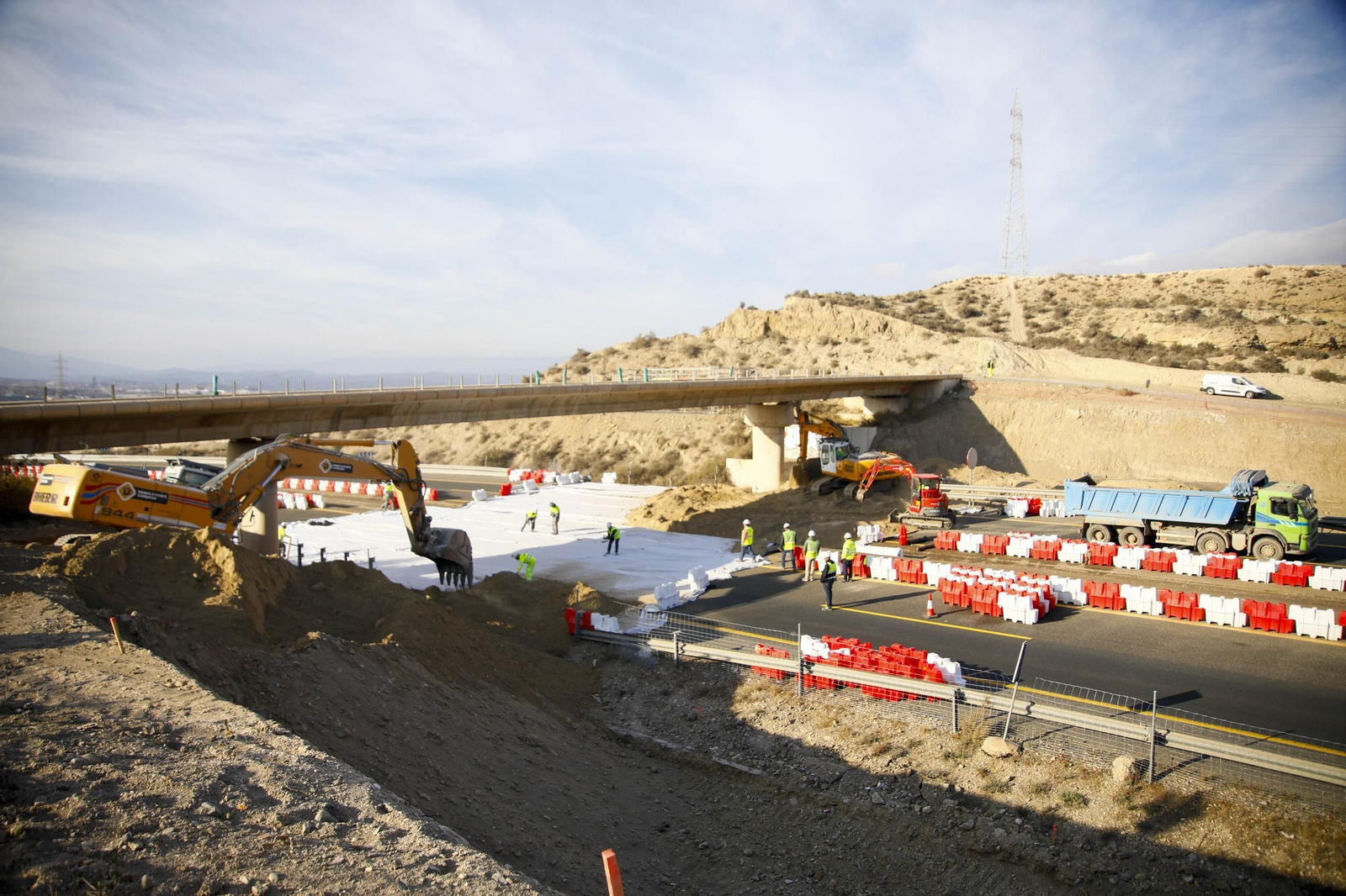 Imágenes del corte total en la A-7 de Almería