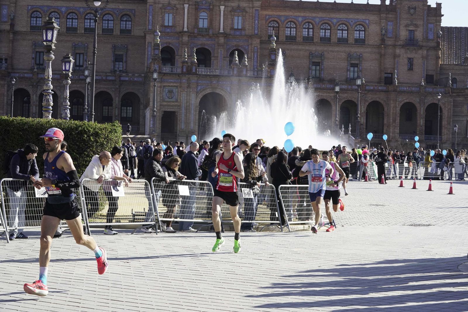 El Zúrich Maraton de Sevilla 2026 en la Plaza de España, galería 1