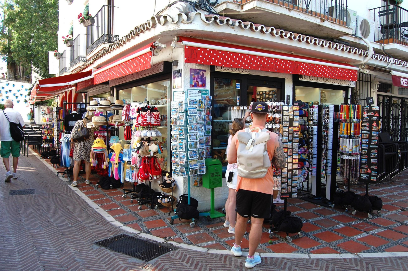 Turistas en el Casco Antiguo de Marbella.