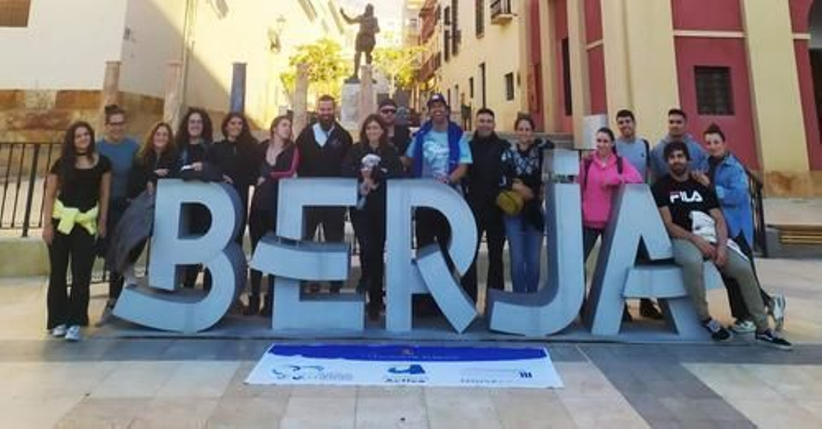Jóvenes conocen el patrimonio y turismo activo  de la ciudad de Berja