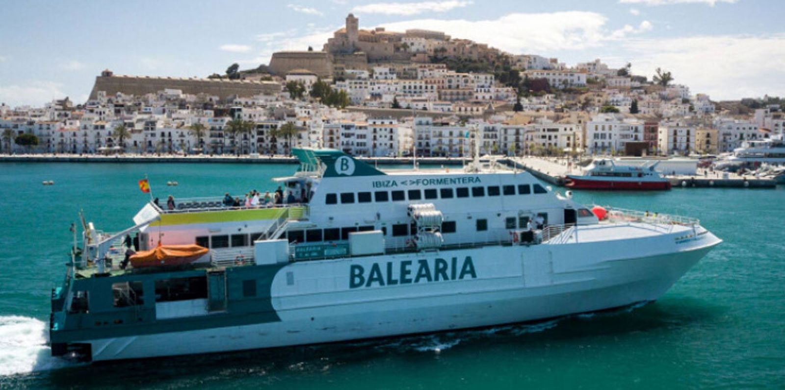Ferry de Baleària como el que arrolló al barco