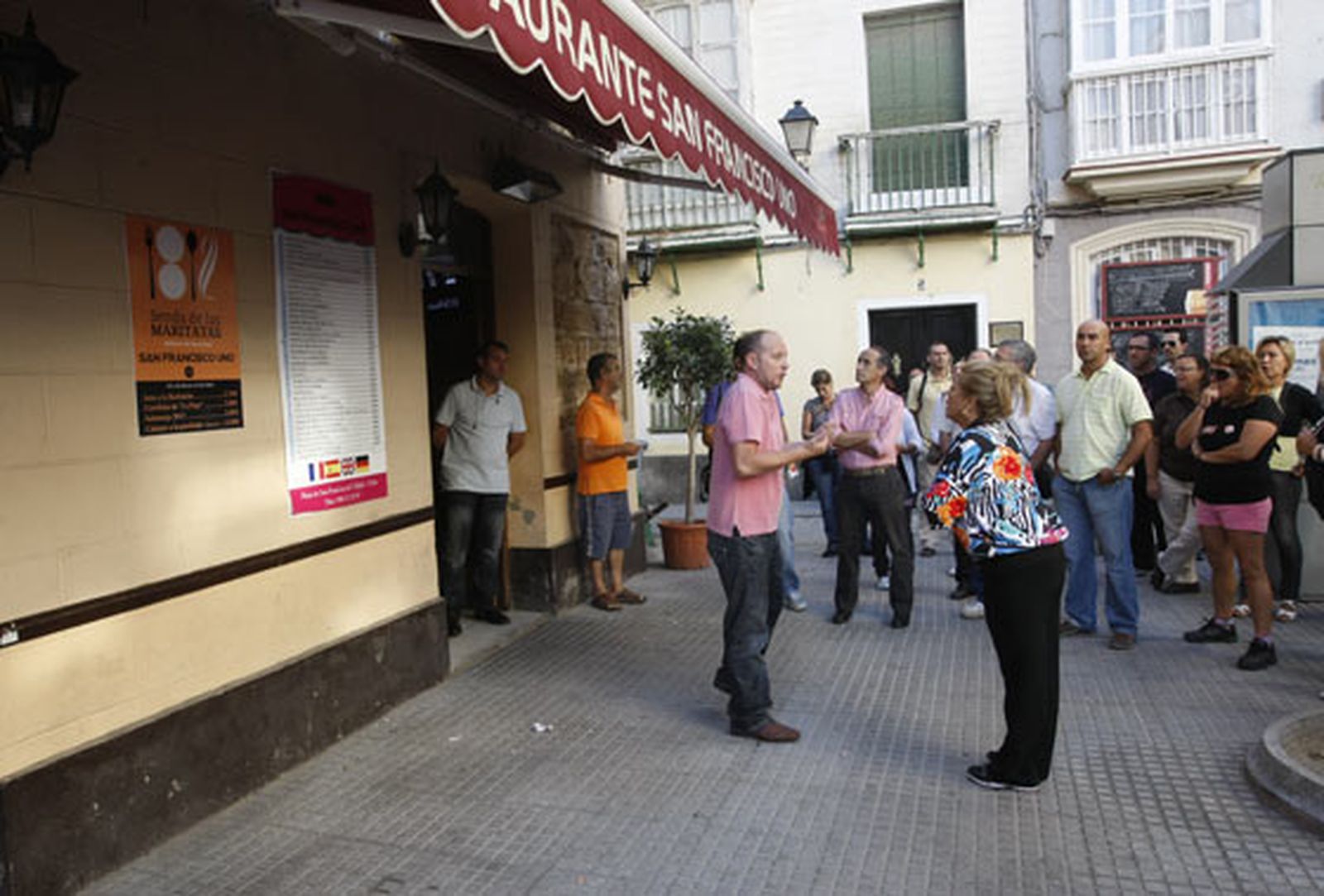 Los piquetes tomaron el centro de la capital desde primera hora de la mañana para impedir la apertura de comercios y empresas

Foto: Jose Braza