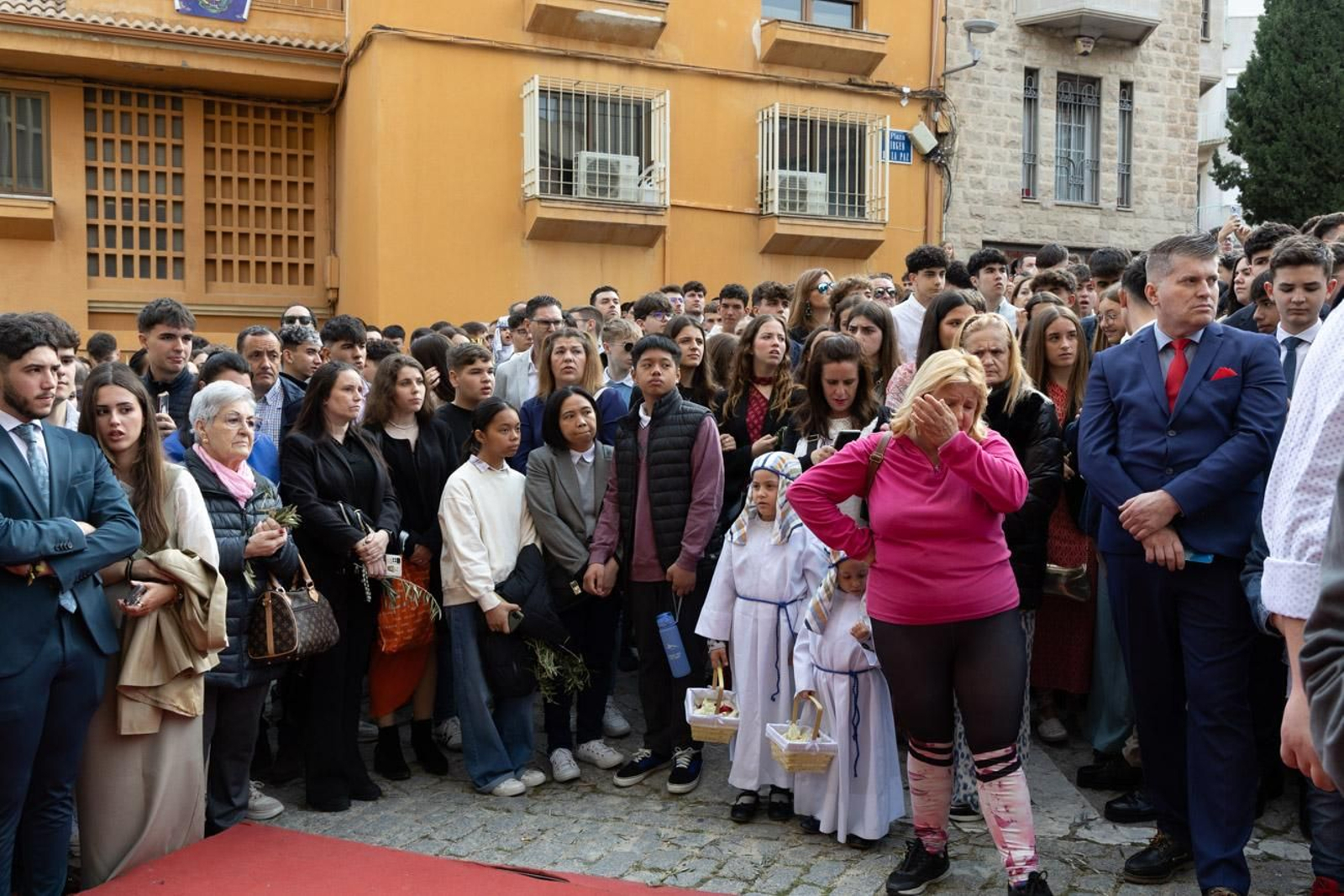 Los jiennenses se echan a la calle para presenciar la primera de las procesiones de la jornada: la Borriquilla (I)