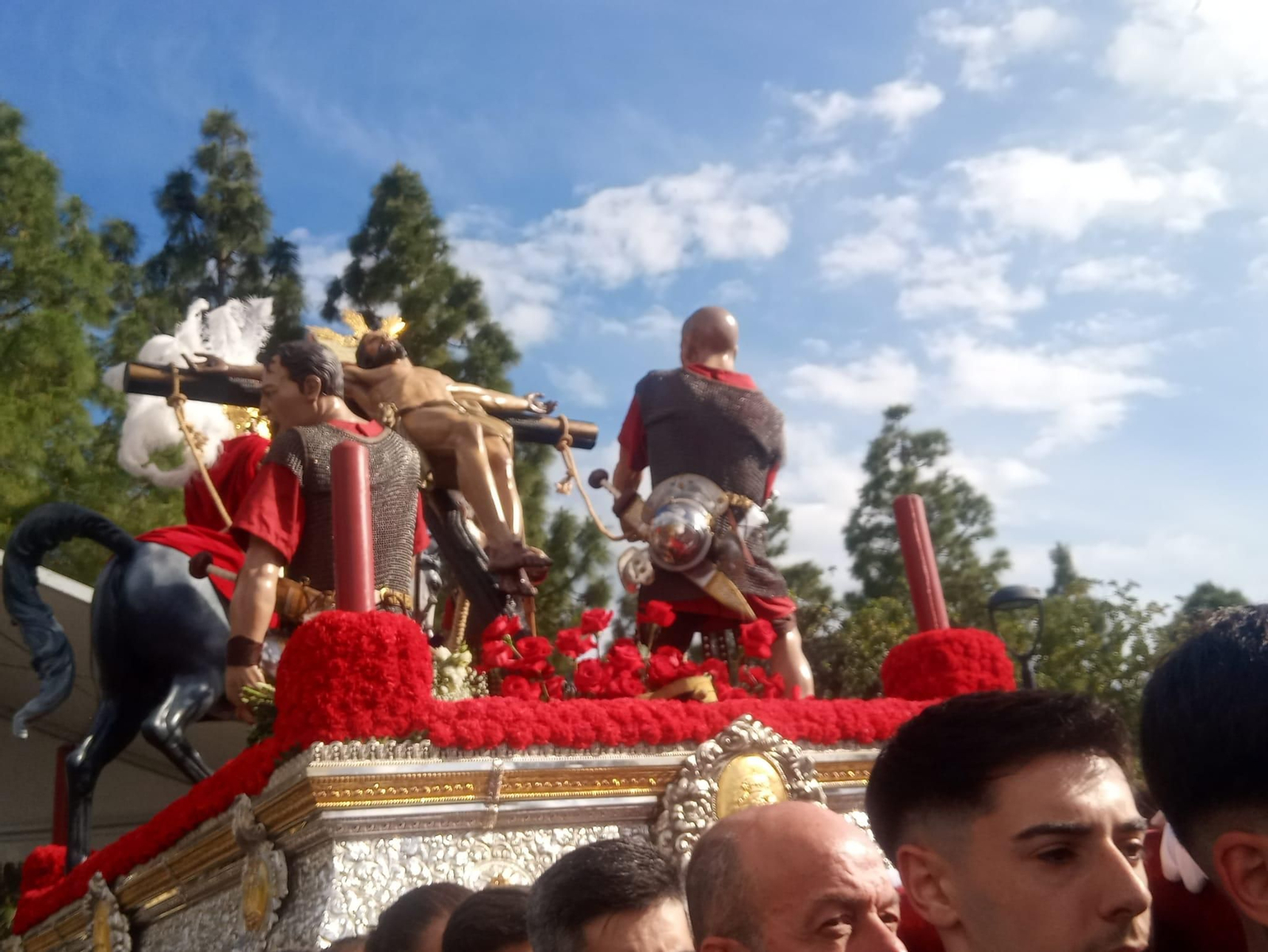 Devoción al Crucificado el Jueves Santo en Marbella, en imágenes