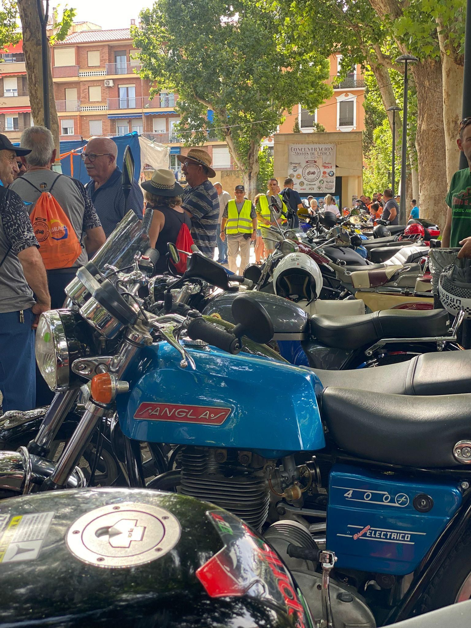 Las mejores imágenes de la XXVII Concentración de Motos de Época Ciudad de Guadix