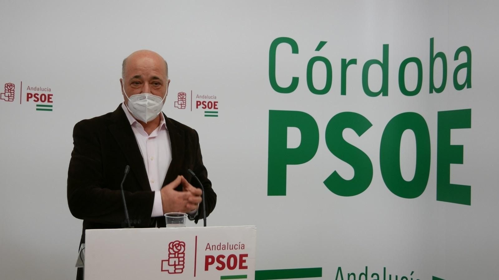 Antonio Ruiz en una comparecencia en la sede del PSOE de Córdoba.