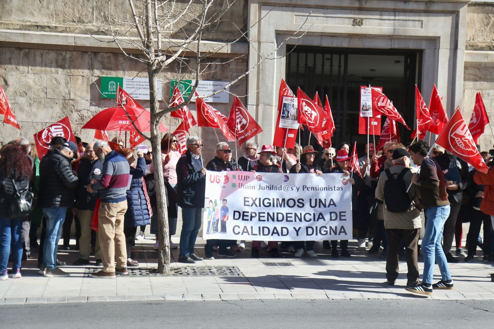 UGT Y UJP se manifiestan por las ayudas de dependencia