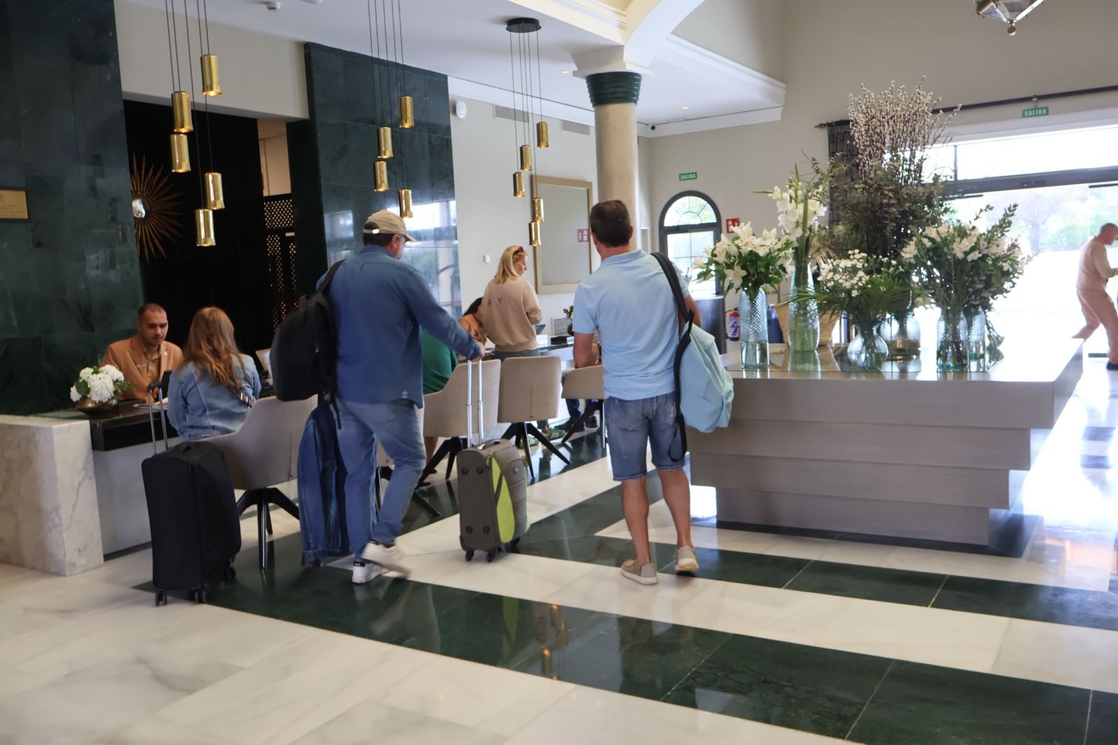 Recepción de un establecimiento hotelero.