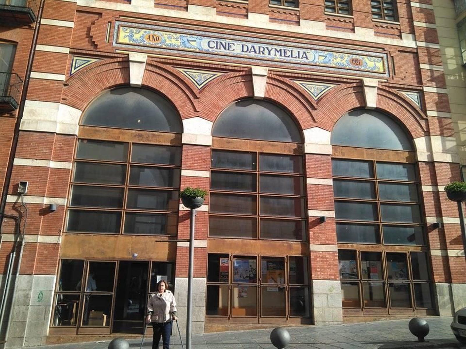 Fachada del Teatro Darymelia.