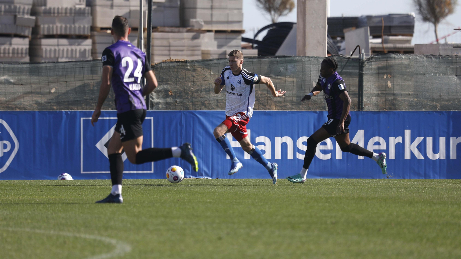 Las fotos  del partido de fútbol entre los equipos  Hamburgo - Zurich