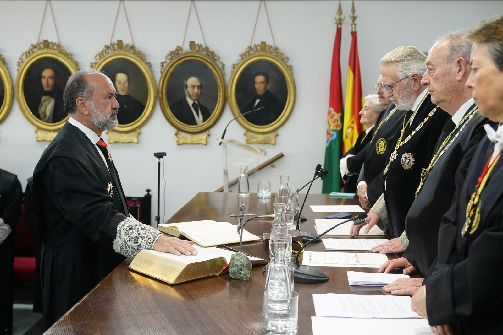 Toma de posesión de López Fuentes en la academia de la Jurisprudencia de Granada.