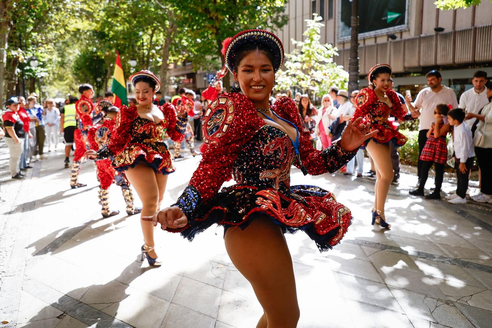 Fotos: así ha sido el desfile por el Día de la Hispanidad en Granada